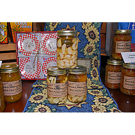 Garlic Pickled HOT - Pint